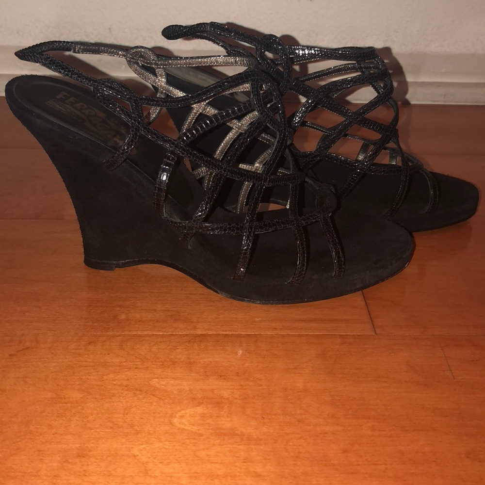 Beautiful Salvatore Ferragamo Wedge Sandal! - Picture 2 of 8